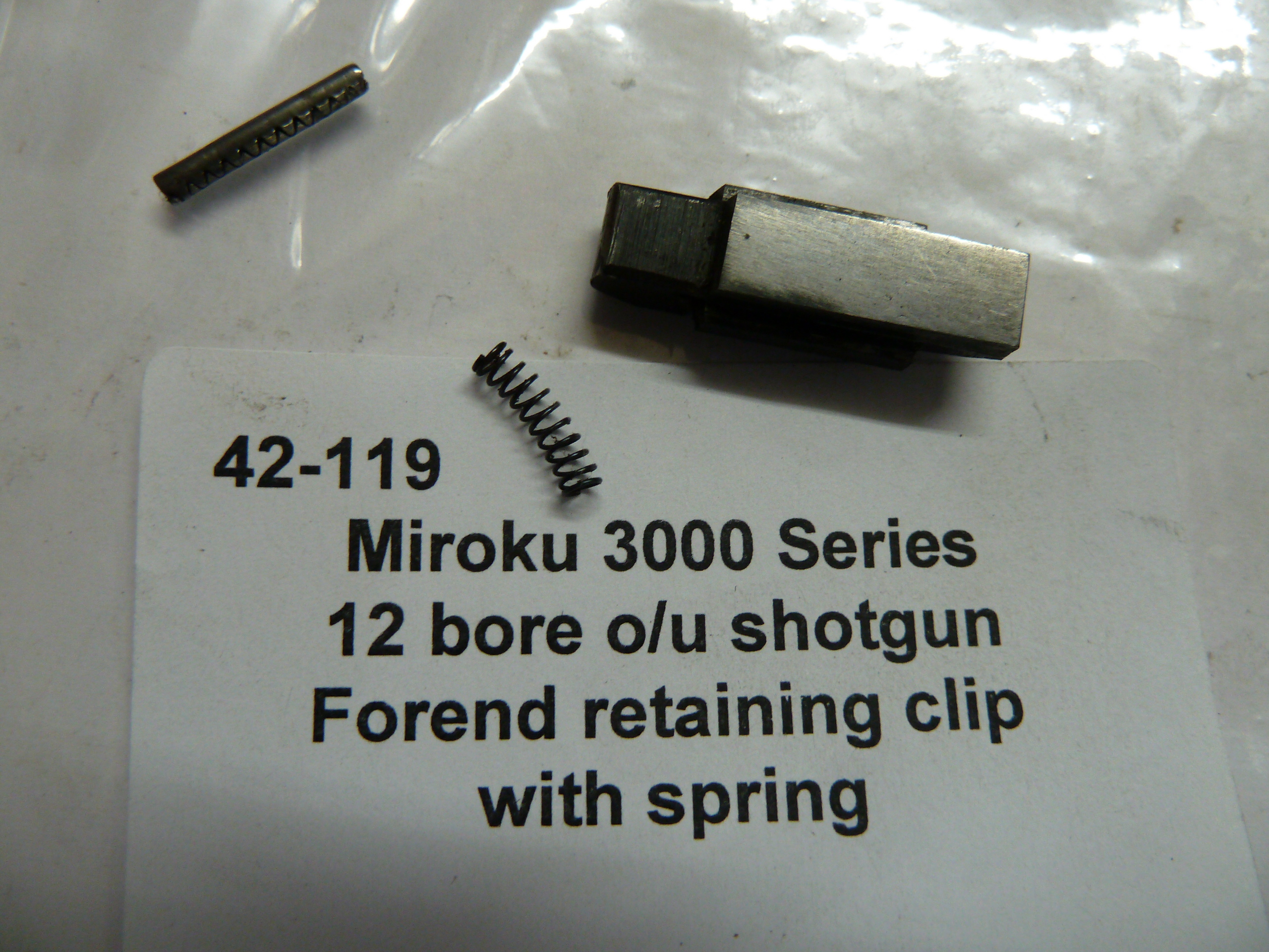 42-119 Miroku 3000 series forend retaining clip (2)