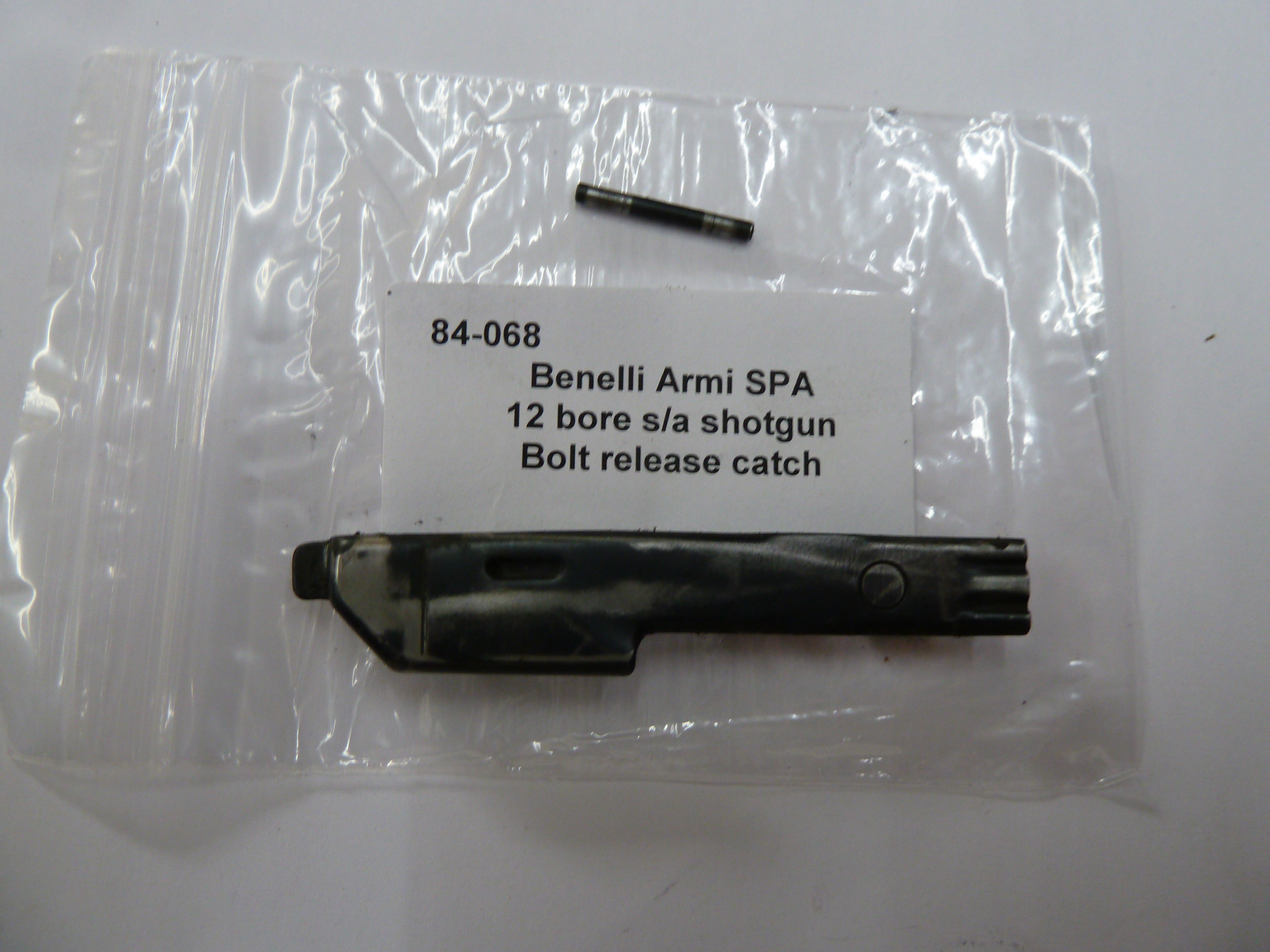 84-069 Benelli Armi SPA bolt release catch (2)