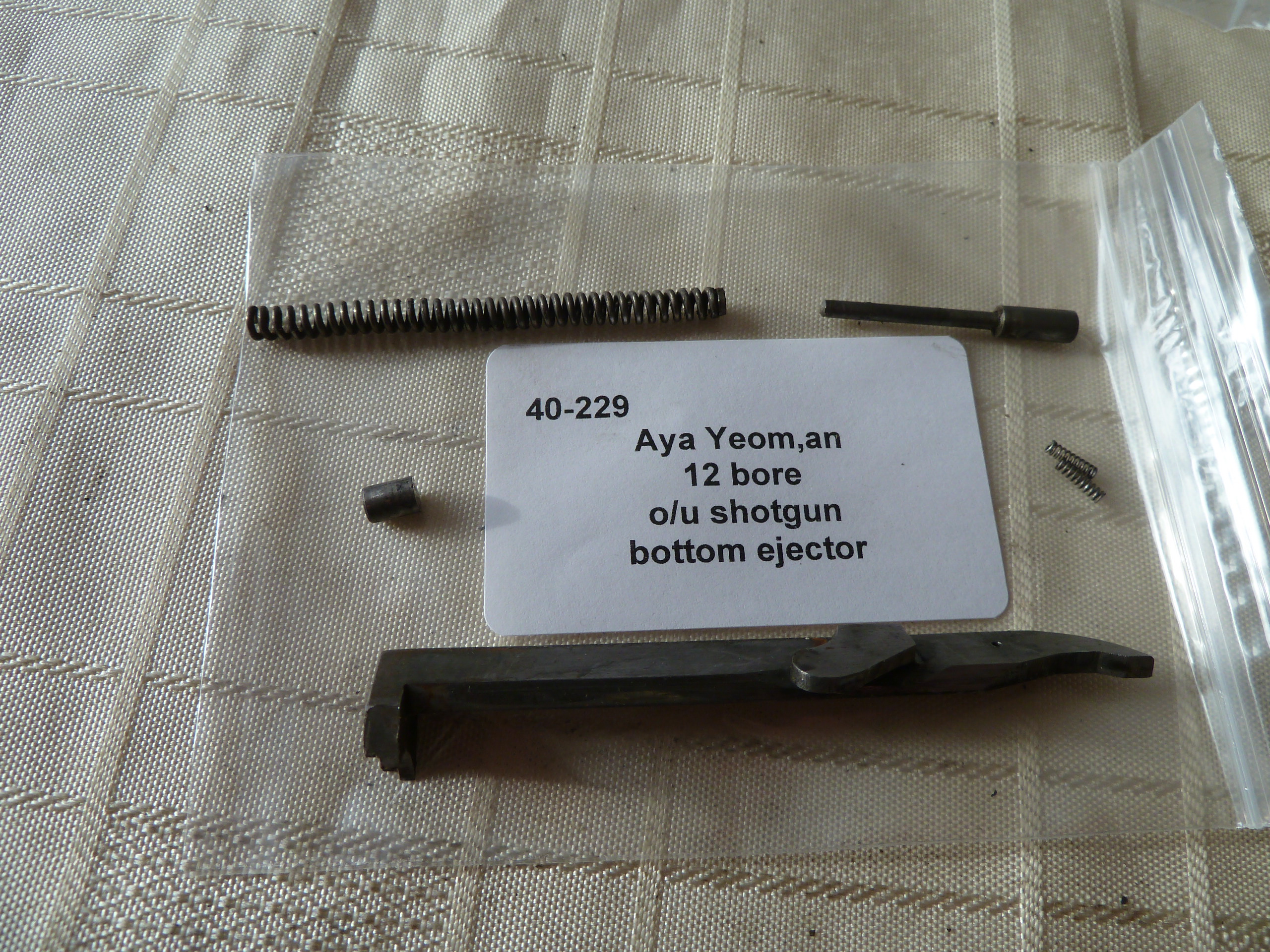 Aya Yeoman 12 gauge shotgun bottom ejector